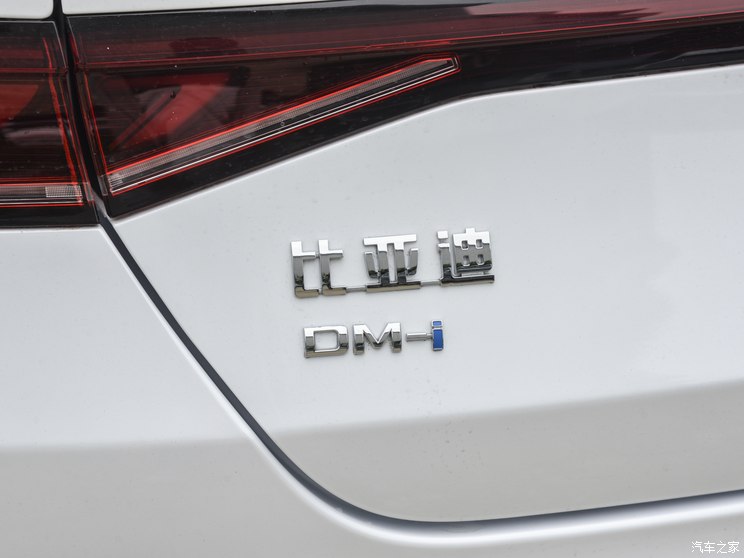 比亚迪 秦PLUS 2024款 DM-i 120KM领航荣耀版 比亚迪 秦PLUS 2024款 DM-i 120KM领航荣耀版