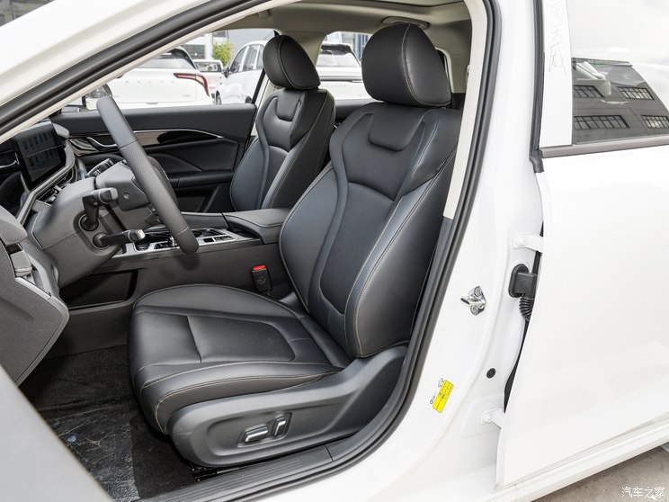 一汽奔腾 奔腾B70 2024款 龙腾版 1.5T 领跃型 一汽奔腾 奔腾B70 2024款 龙腾版 1.5T 领跃型