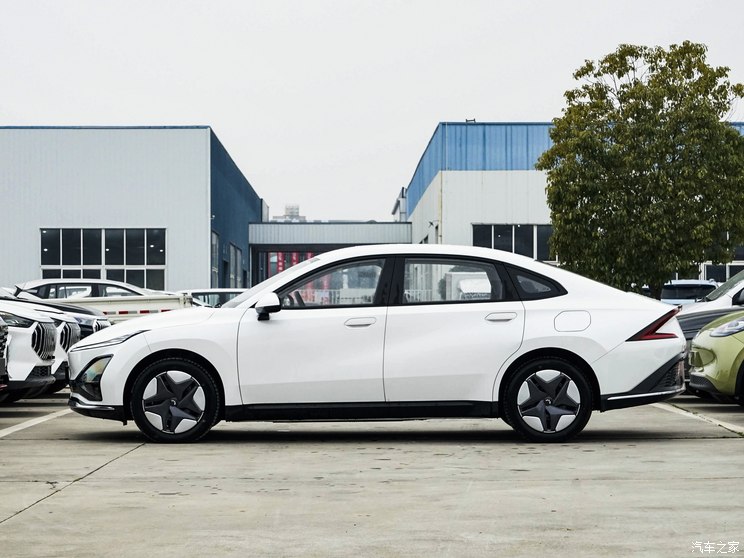 上汽通用五菱 五菱星光 2024款 纯电低配 上汽通用五菱 五菱星光 2024款 纯电低配