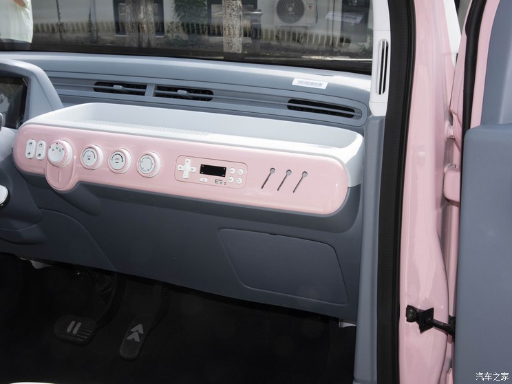一汽奔腾 奔腾小马 2023款 公主版试装车 一汽奔腾 奔腾小马 2023款 公主版试装车