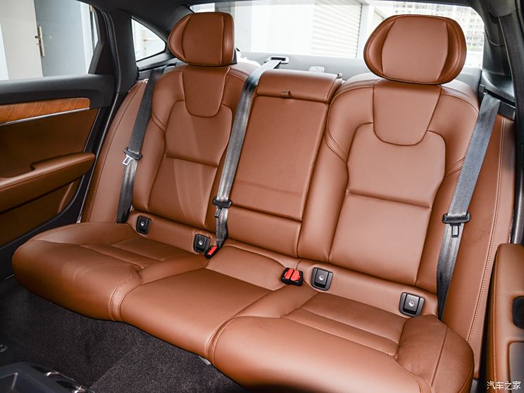 沃尔沃亚太 沃尔沃S90 2024款 B5 智逸豪华版 沃尔沃亚太 沃尔沃S90 2024款 B5 智逸豪华版