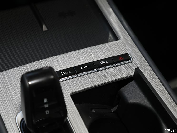 吉利汽车 博越L 2024款 1.5TD DCT赢家版 吉利汽车 博越L 2024款 1.5TD DCT赢家版