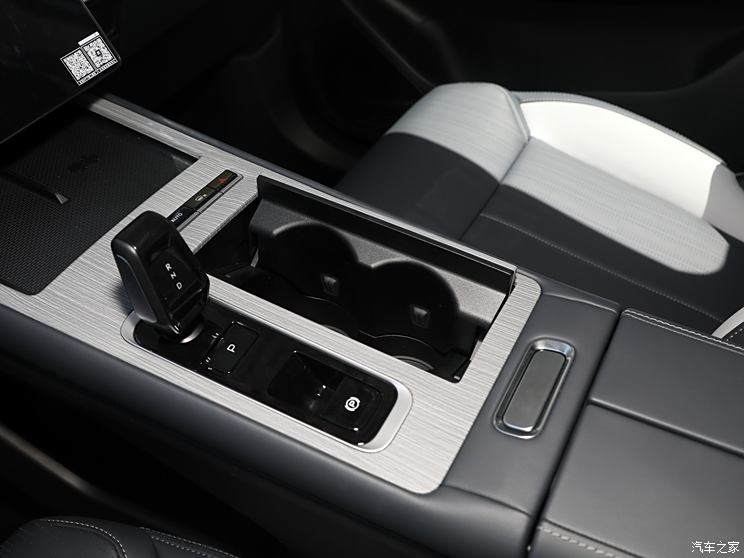 吉利汽车 博越L 2024款 1.5TD DCT赢家版 吉利汽车 博越L 2024款 1.5TD DCT赢家版