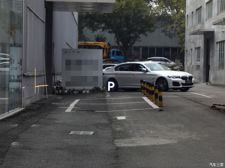 AITO 问界 问界M9 2024款 增程 Ultra版 42kWh AITO 问界 问界M9 2024款 增程 Ultra版 42kWh