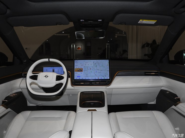 东风乘用车 eπ008 2024款 增程 基本型 东风乘用车 eπ008 2024款 增程 基本型