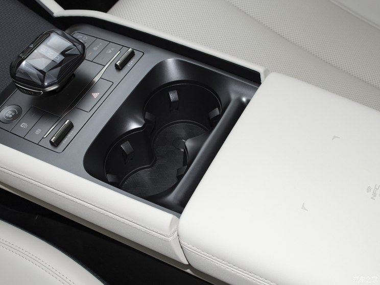 比亚迪 秦L 2024款 DM-i 80KM高配版 比亚迪 秦L 2024款 DM-i 80KM高配版