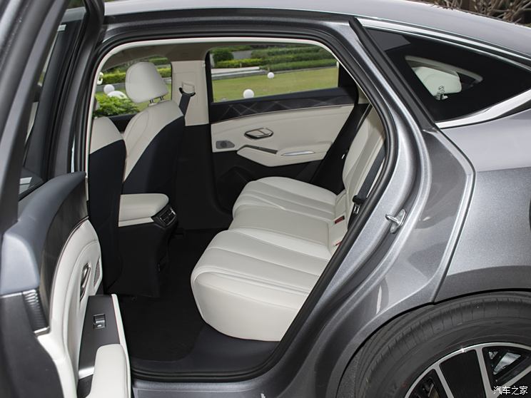 比亚迪 秦L 2024款 DM-i 80KM超越型 比亚迪 秦L 2024款 DM-i 80KM超越型