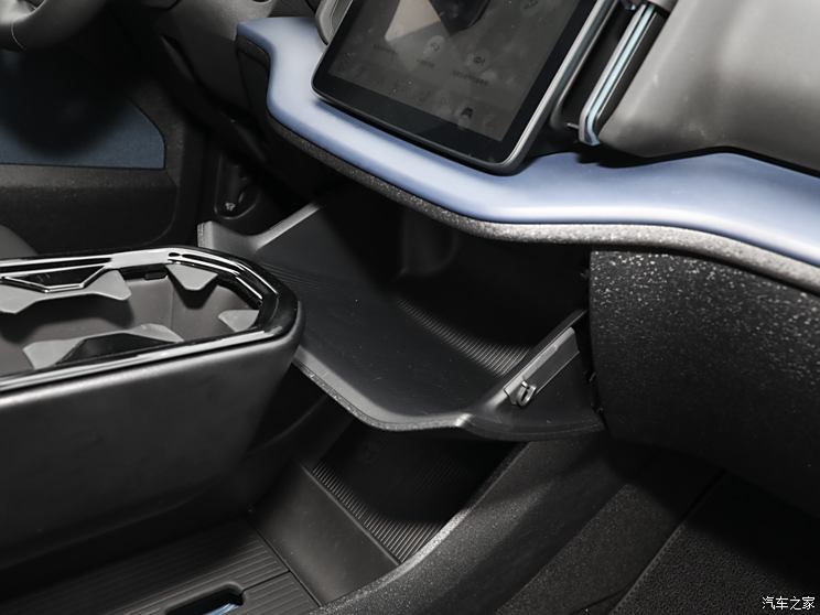 沃尔沃亚太 沃尔沃EX30 2024款 四驱高性能Ultra版 沃尔沃亚太 沃尔沃EX30 2024款 四驱高性能Ultra版