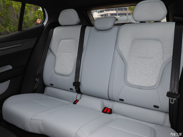 沃尔沃亚太 沃尔沃EX30 2024款 三元锂 后驱版 沃尔沃亚太 沃尔沃EX30 2024款 三元锂 后驱版