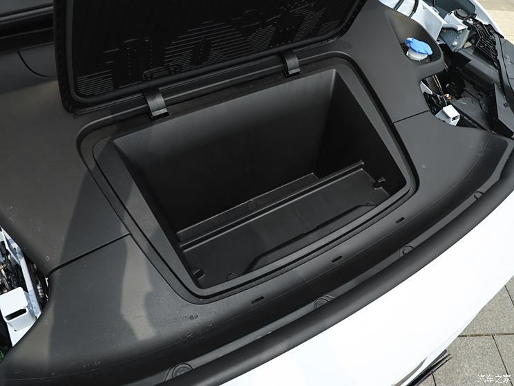 沃尔沃亚太 沃尔沃EX30 2024款 四驱高性能Ultra版 沃尔沃亚太 沃尔沃EX30 2024款 四驱高性能Ultra版