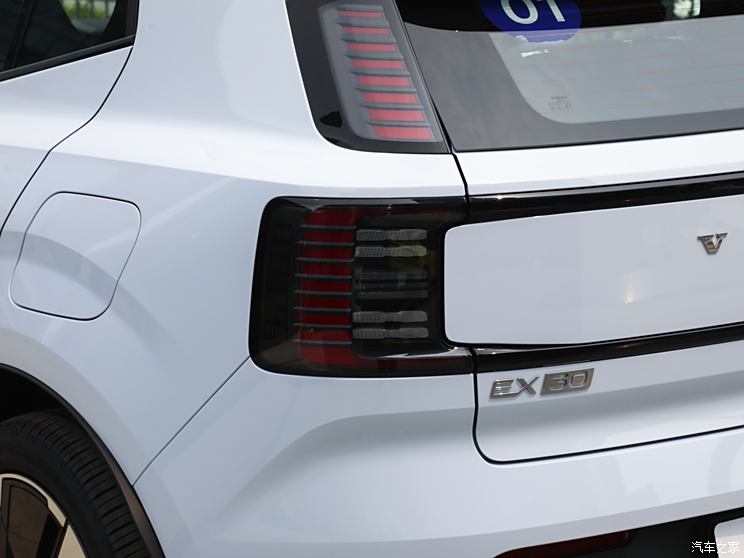 沃尔沃亚太 沃尔沃EX30 2024款 四驱高性能Ultra版 沃尔沃亚太 沃尔沃EX30 2024款 四驱高性能Ultra版
