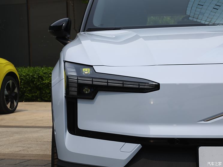 沃尔沃亚太 沃尔沃EX30 2024款 四驱高性能Ultra版 沃尔沃亚太 沃尔沃EX30 2024款 四驱高性能Ultra版