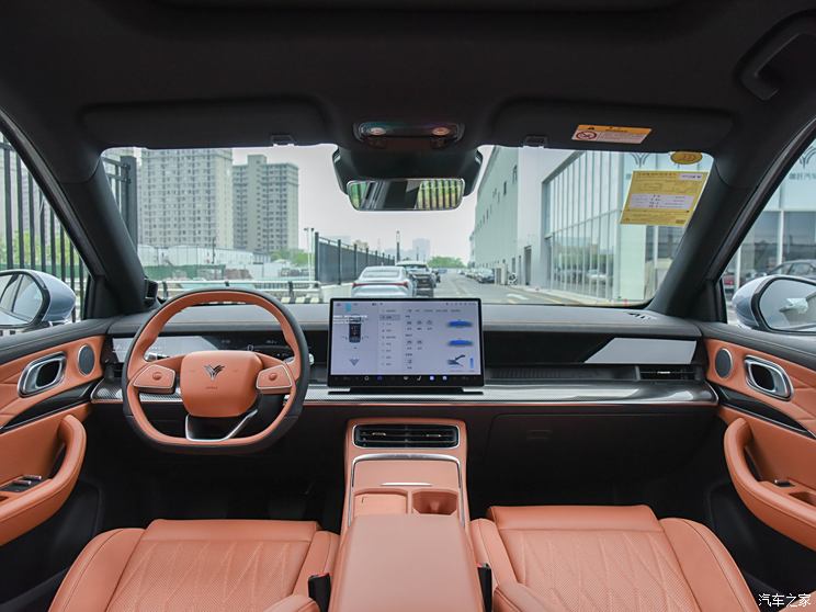 合众汽车 哪吒L 2024款 310 闪充PRO版 合众汽车 哪吒L 2024款 310 闪充PRO版