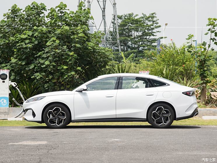 比亚迪 海豹06 2024款 160kW 比亚迪 海豹06 2024款 160kW