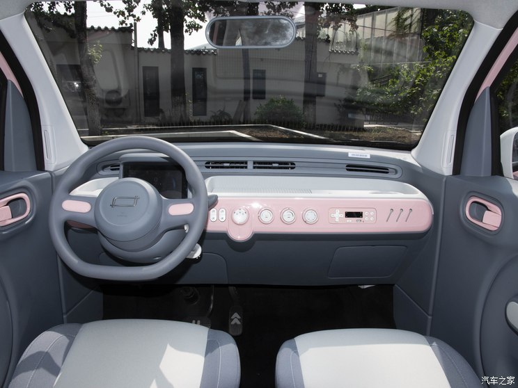 一汽奔腾 奔腾小马 2023款 公主版试装车 一汽奔腾 奔腾小马 2023款 公主版试装车