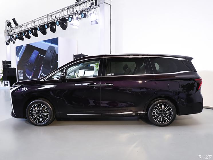 东风风行 星海V9 2024款 1.5TD 200km 青云梯系列 尊贵型 东风风行 星海V9 2024款 1.5TD 200km 青云梯系列 尊贵型