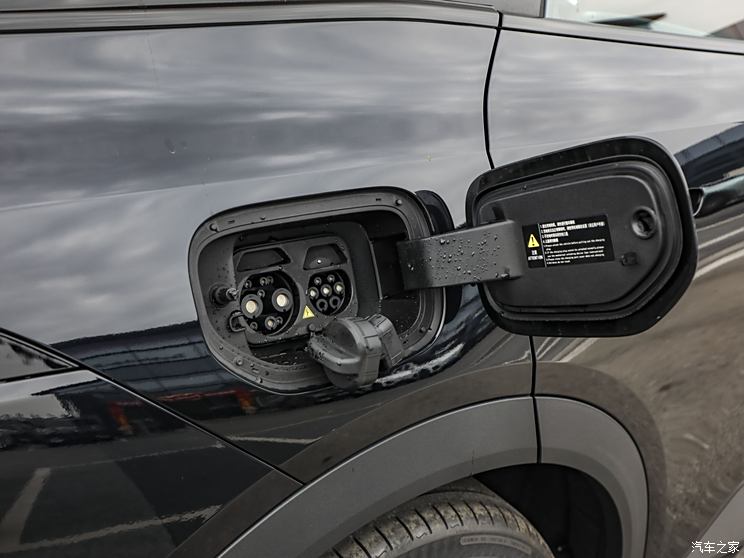 深蓝汽车 深蓝S7 2024款 121Max荣耀版 深蓝汽车 深蓝S7 2024款 121Max荣耀版