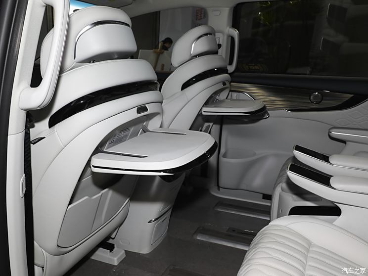 东风风行 星海V9 2024款 1.5TD 200km 青云梯系列 尊贵型 东风风行 星海V9 2024款 1.5TD 200km 青云梯系列 尊贵型