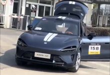 小米YU7实车图再曝光 无框式车门 一体式尾门开启 拉花样式运动-鹏城车网