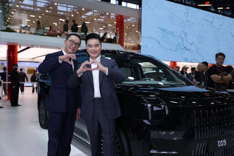 许亚军订极氪9X排大队,吴刚回家商订009!《人民的名义》老戏骨力挺国产豪车-鹏城车网